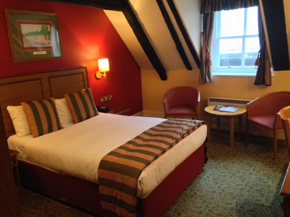 The Catherine Wheel Wetherspoon Hotel Henley-on-Thames Extérieur photo