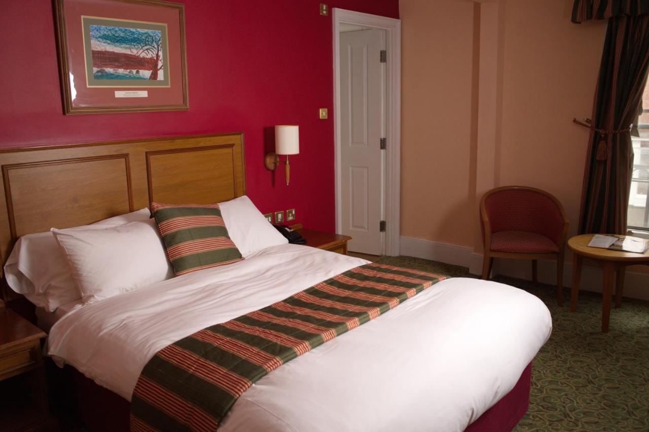 The Catherine Wheel Wetherspoon Hotel Henley-on-Thames Extérieur photo