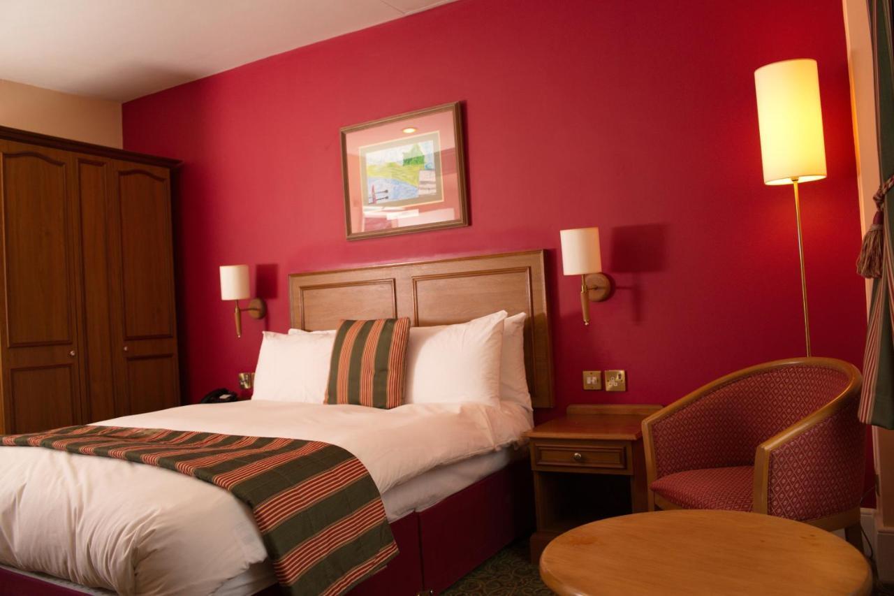 The Catherine Wheel Wetherspoon Hotel Henley-on-Thames Extérieur photo
