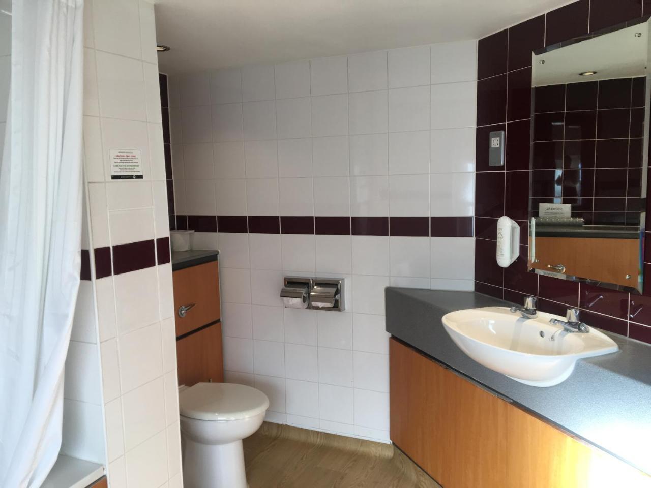 The Catherine Wheel Wetherspoon Hotel Henley-on-Thames Extérieur photo