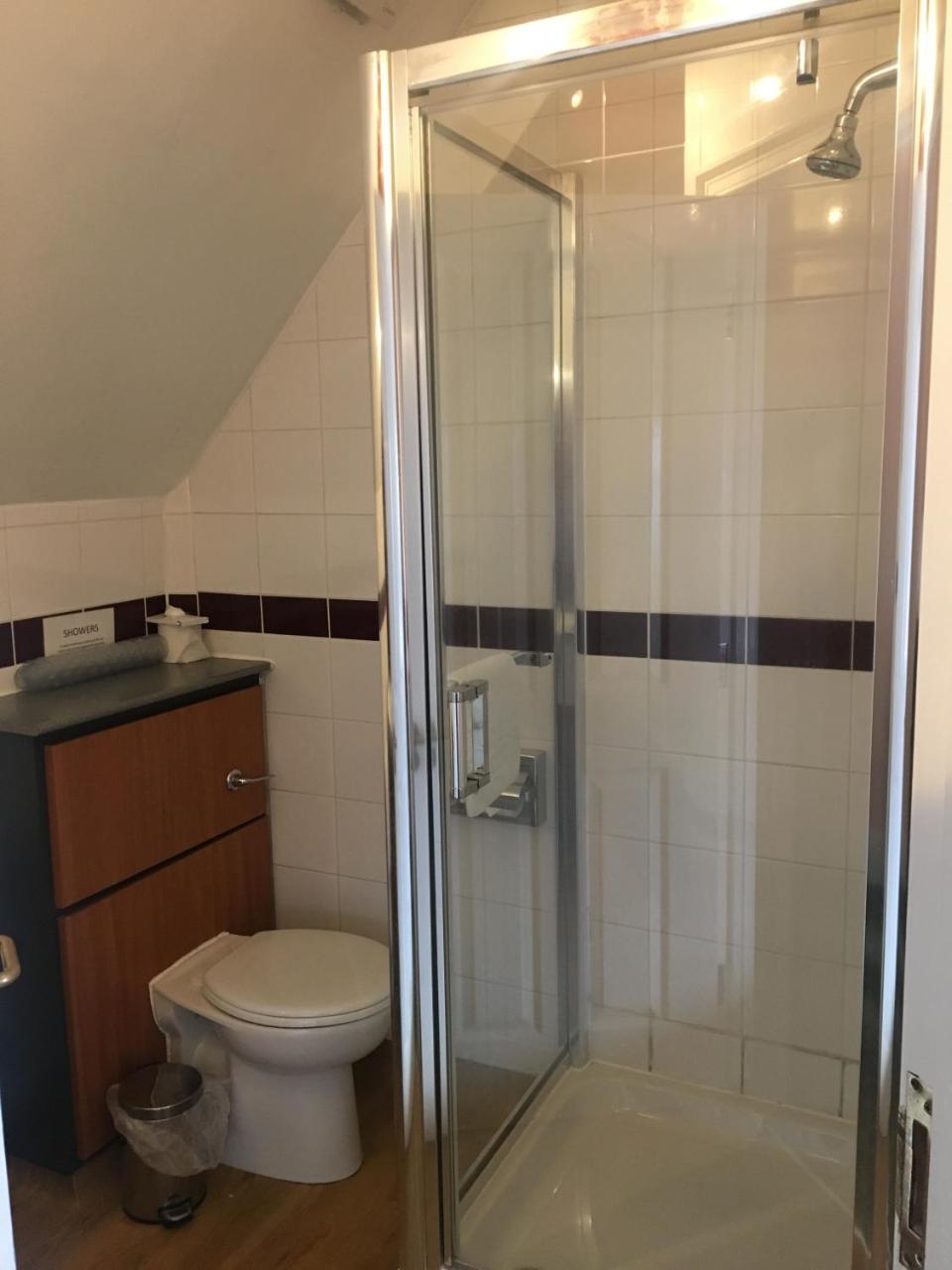 The Catherine Wheel Wetherspoon Hotel Henley-on-Thames Extérieur photo